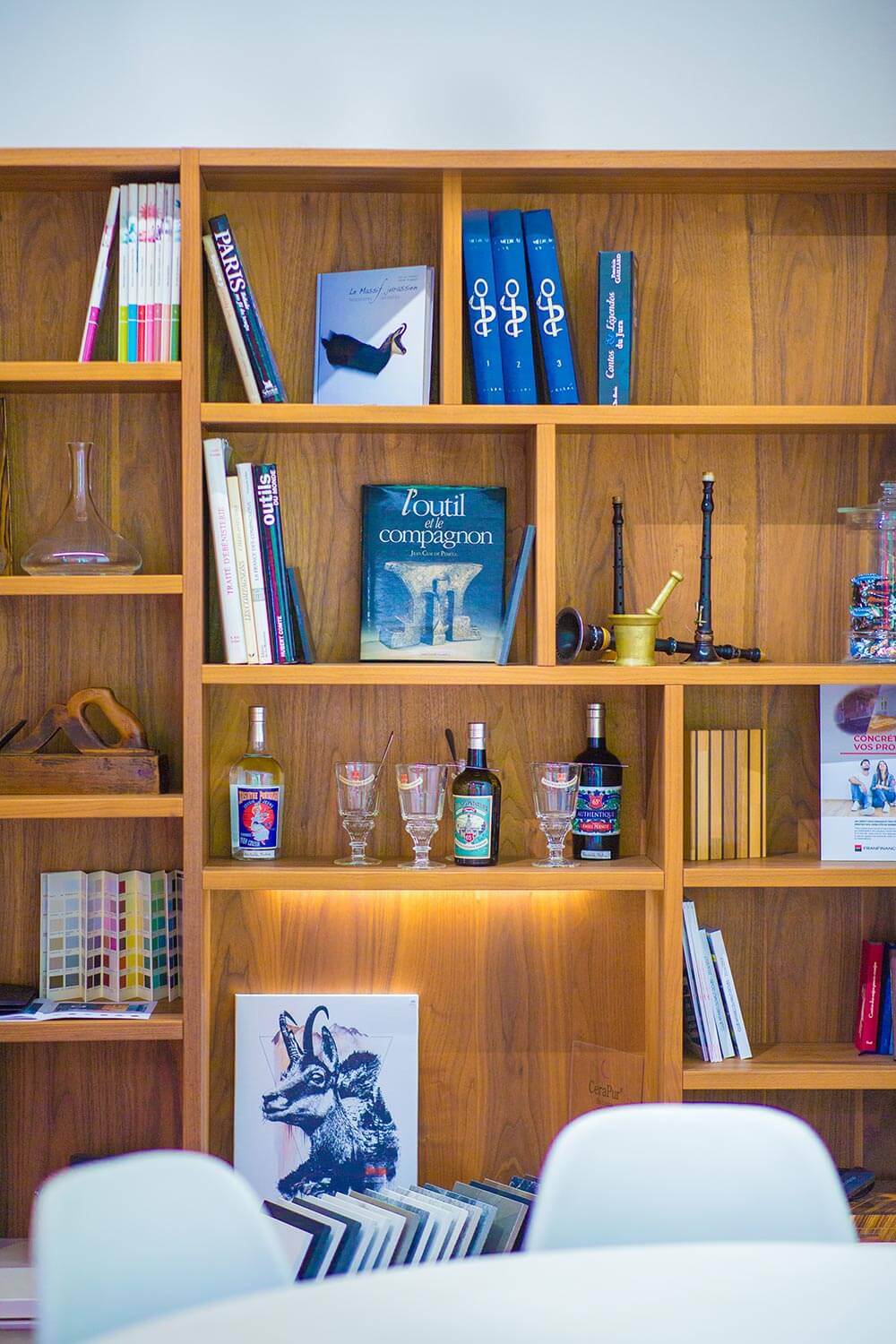 Showroom Behome Interiors à Pontarlier, Architecte d'intérieur, espace bibliothèque