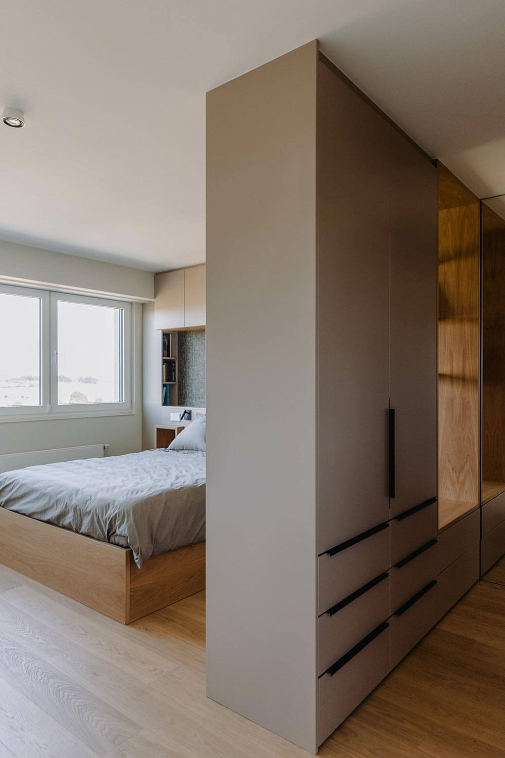 Aménagement intérieur d'une chambre parentale optimisation de l'espace