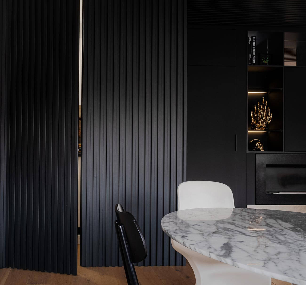 Aménagement Global Appartement design classe noir et marbre blanc