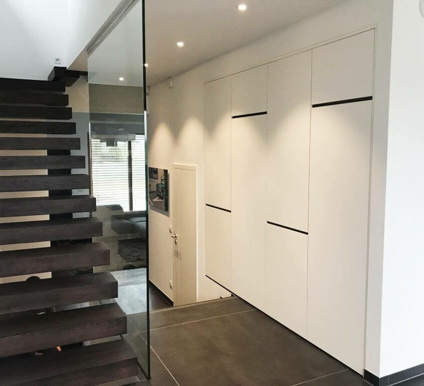 Aménagement d'un dressing d'entrée dans une maison