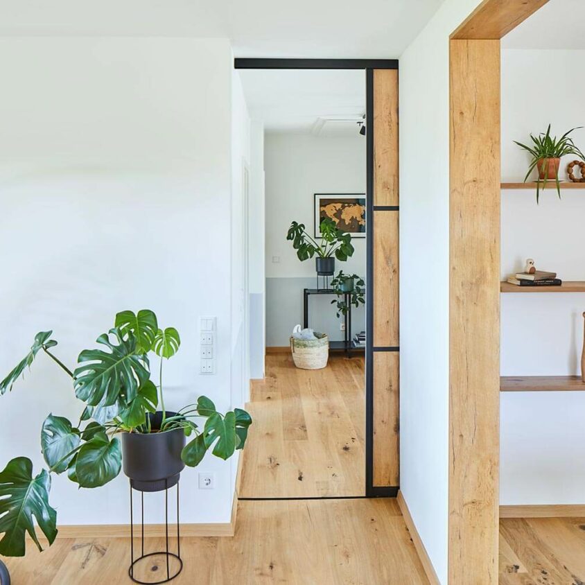 Aménagement d'intérieur global dans une maison parquet bois