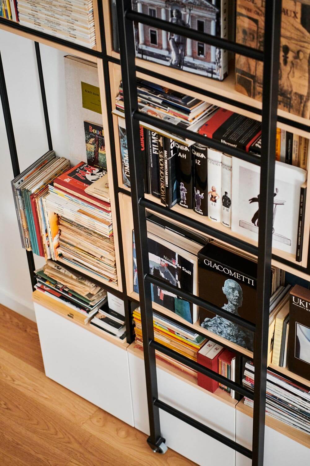 bibliotheque sur mesure hauteur detail livres - meubles sur mesure