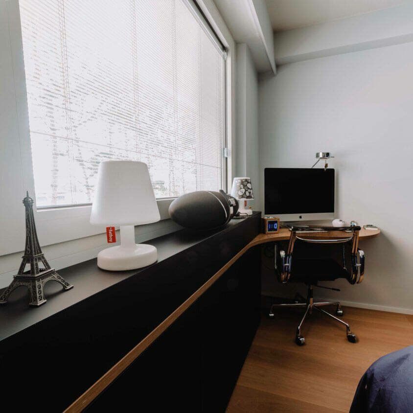 Meuble sur mesure bureau noir longueur