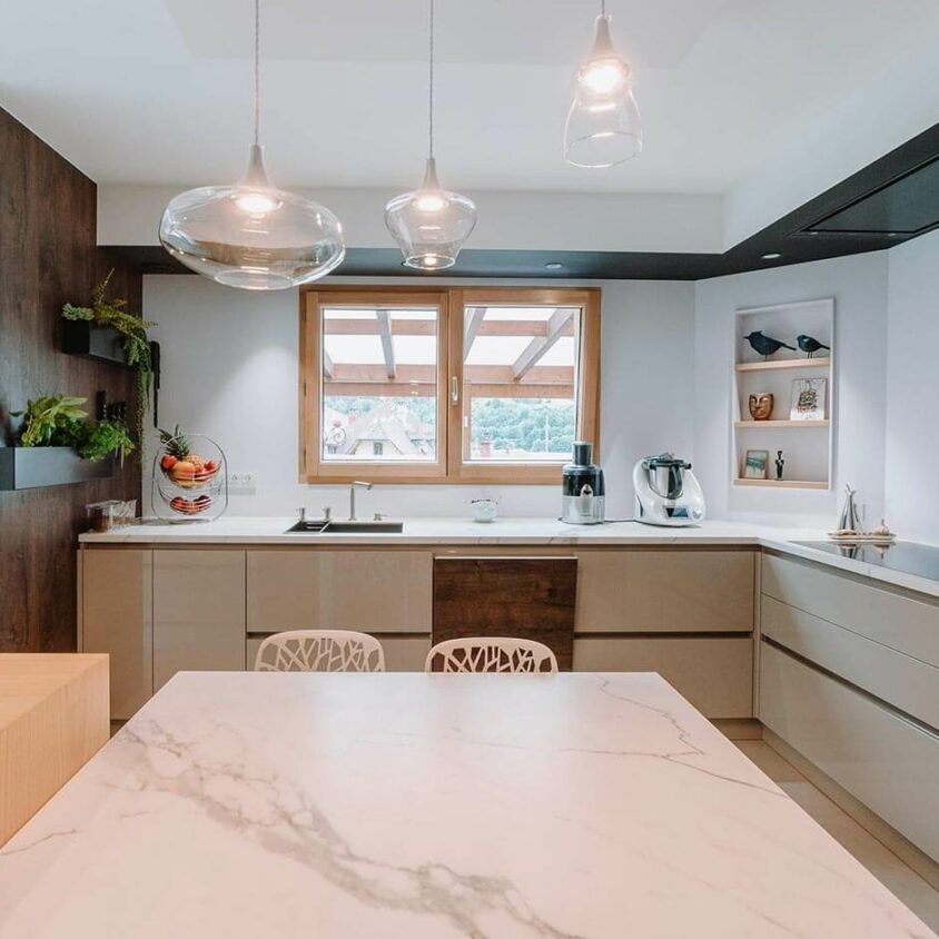 Cuisine ilot central table à manger