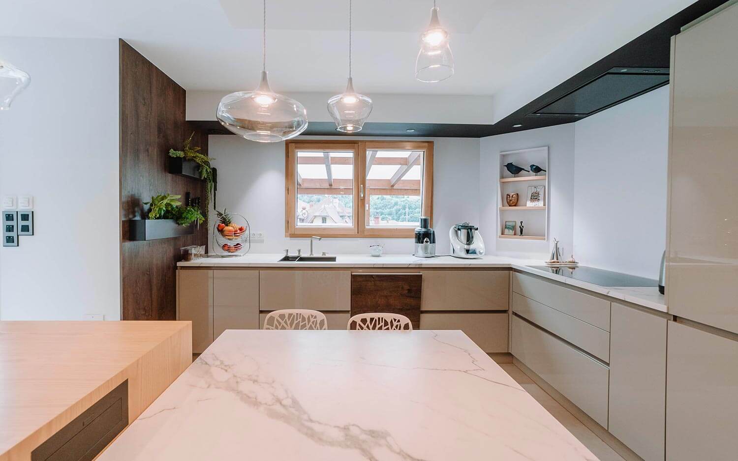 Cuisine ouverte ilot central clair