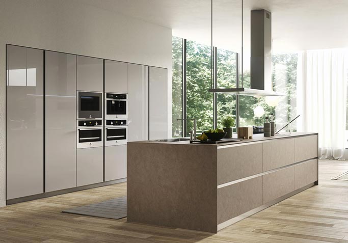 Cuisine ouverte beige gris avec ilot central