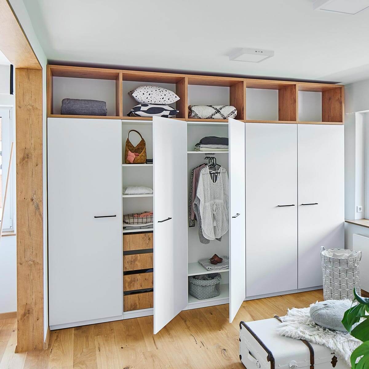 Meuble sur mesure dressing blanc cinq portes