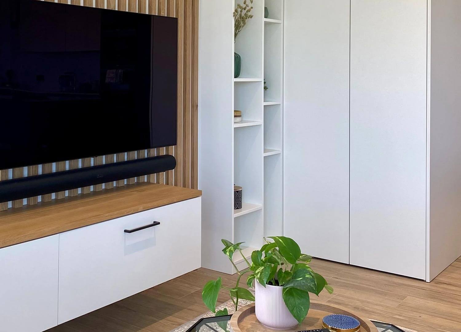 Meuble TV suspendu sur mesure avec placard