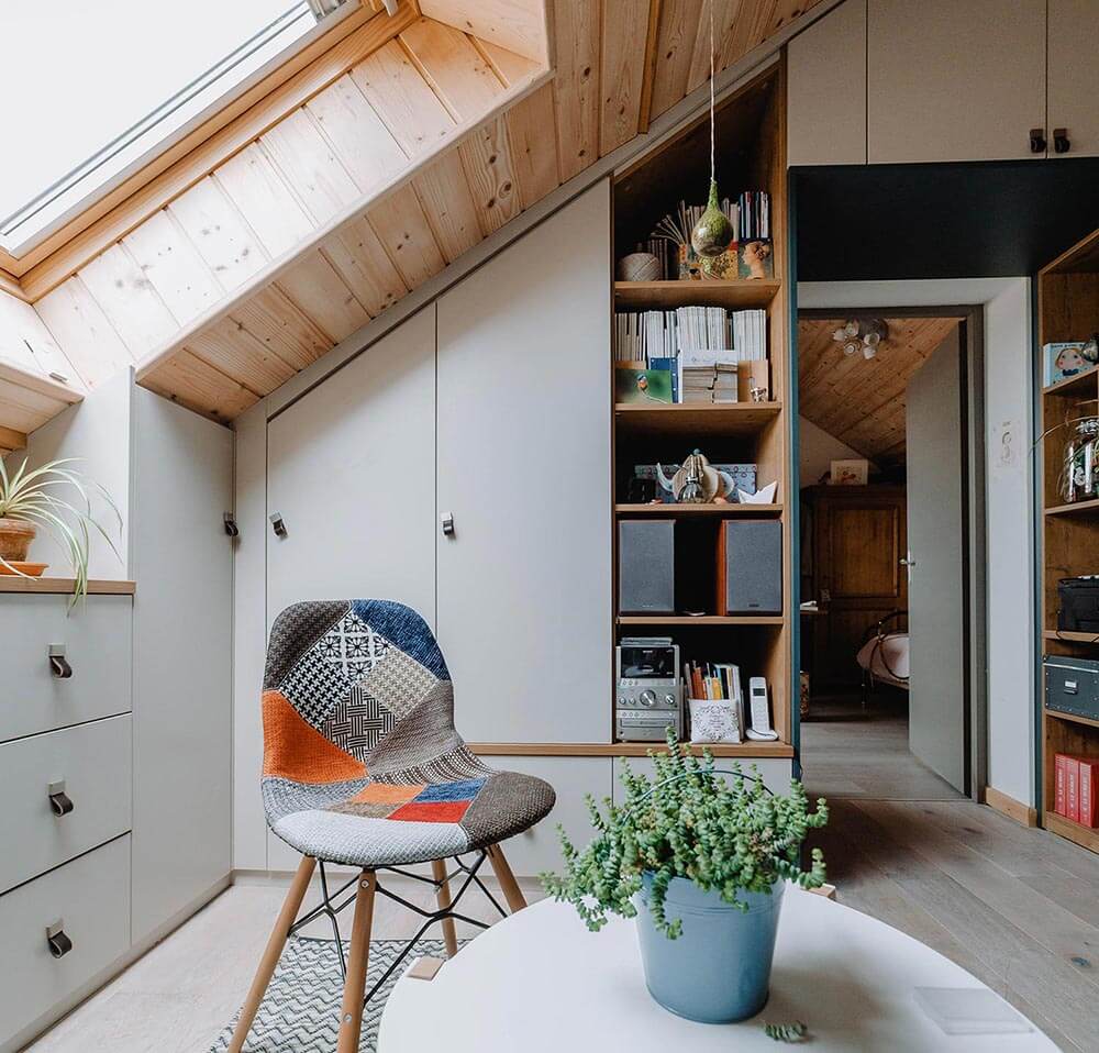 Meuble sur mesure placard mansarde bois