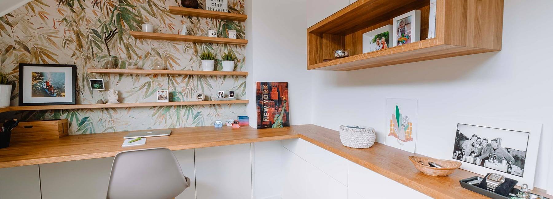 Bureau sur mesure aménagé dans une maison