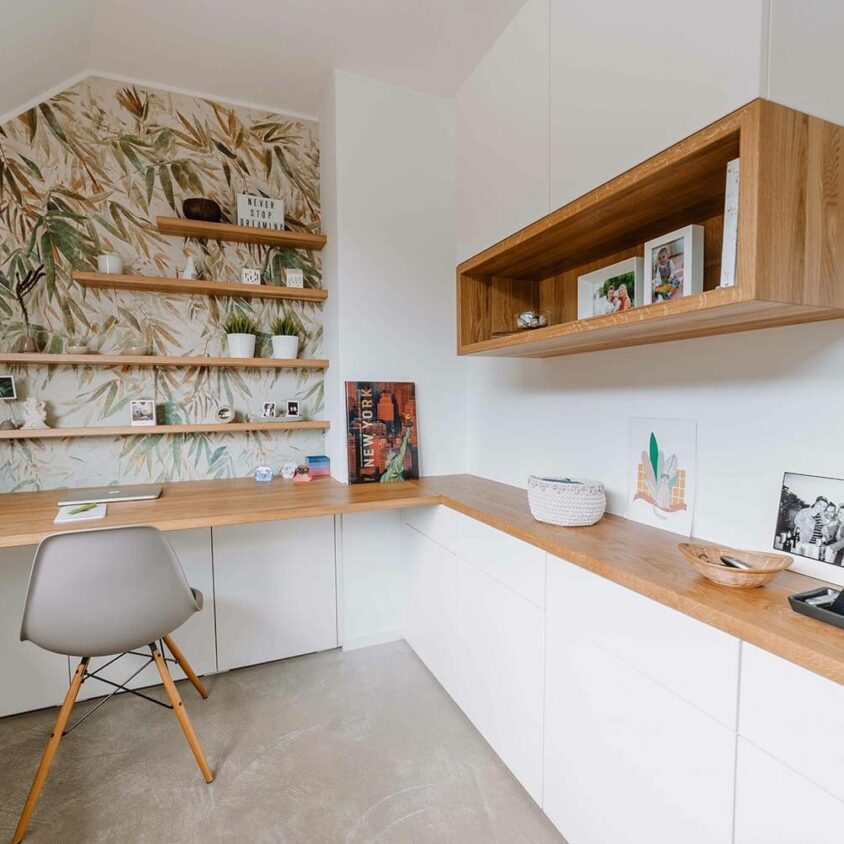 Bureau d'angle sur mesure prolongé par mobilier déco