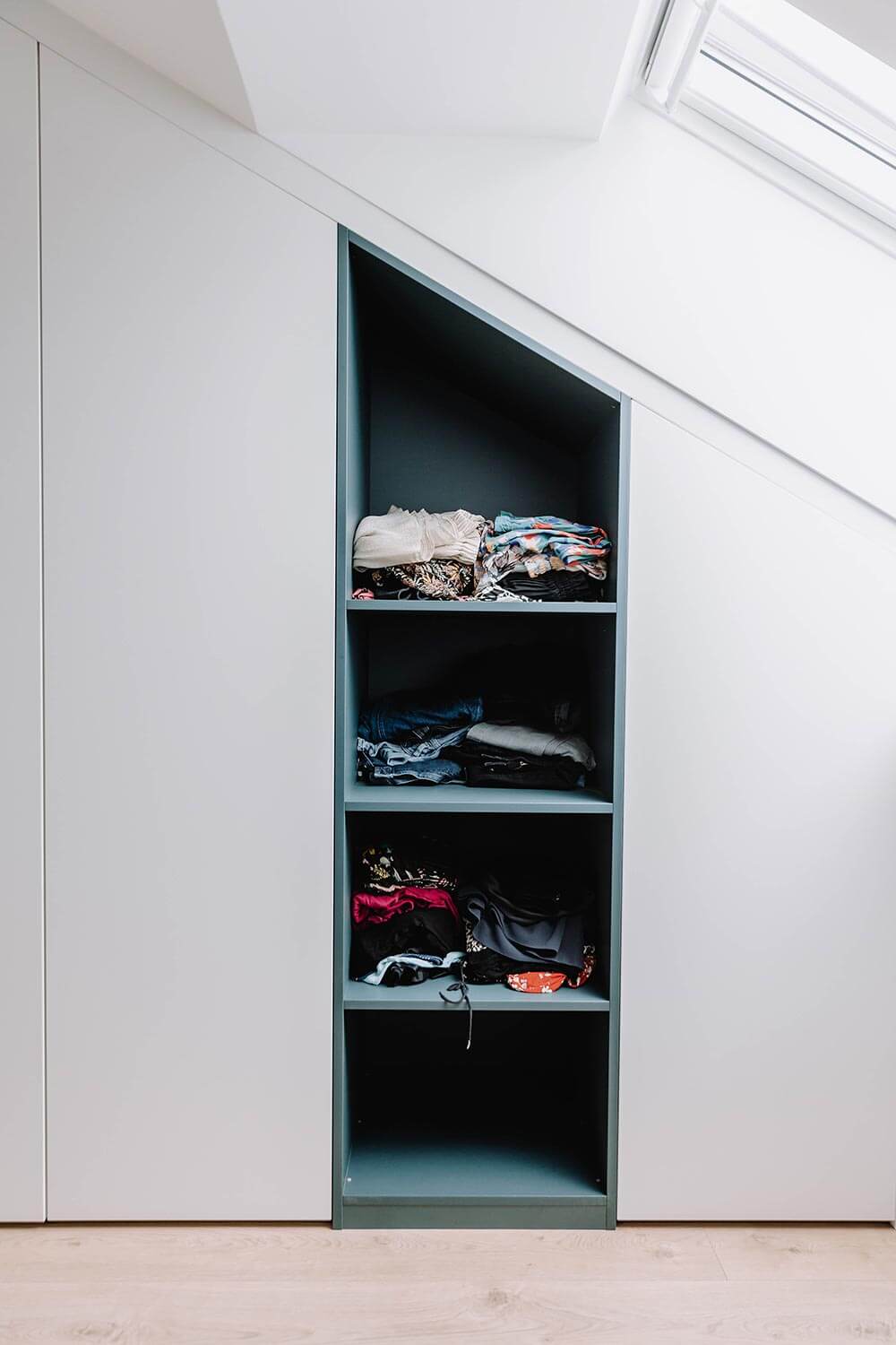 Dressing sur mesure sous pente mansardée combles