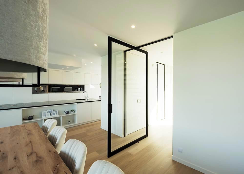 Verrière pivotante pour séparation de pièce