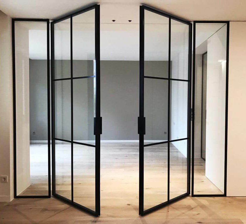 Verrière sur mesure entre deux pièces salon séjour réalisée au Luxembourg